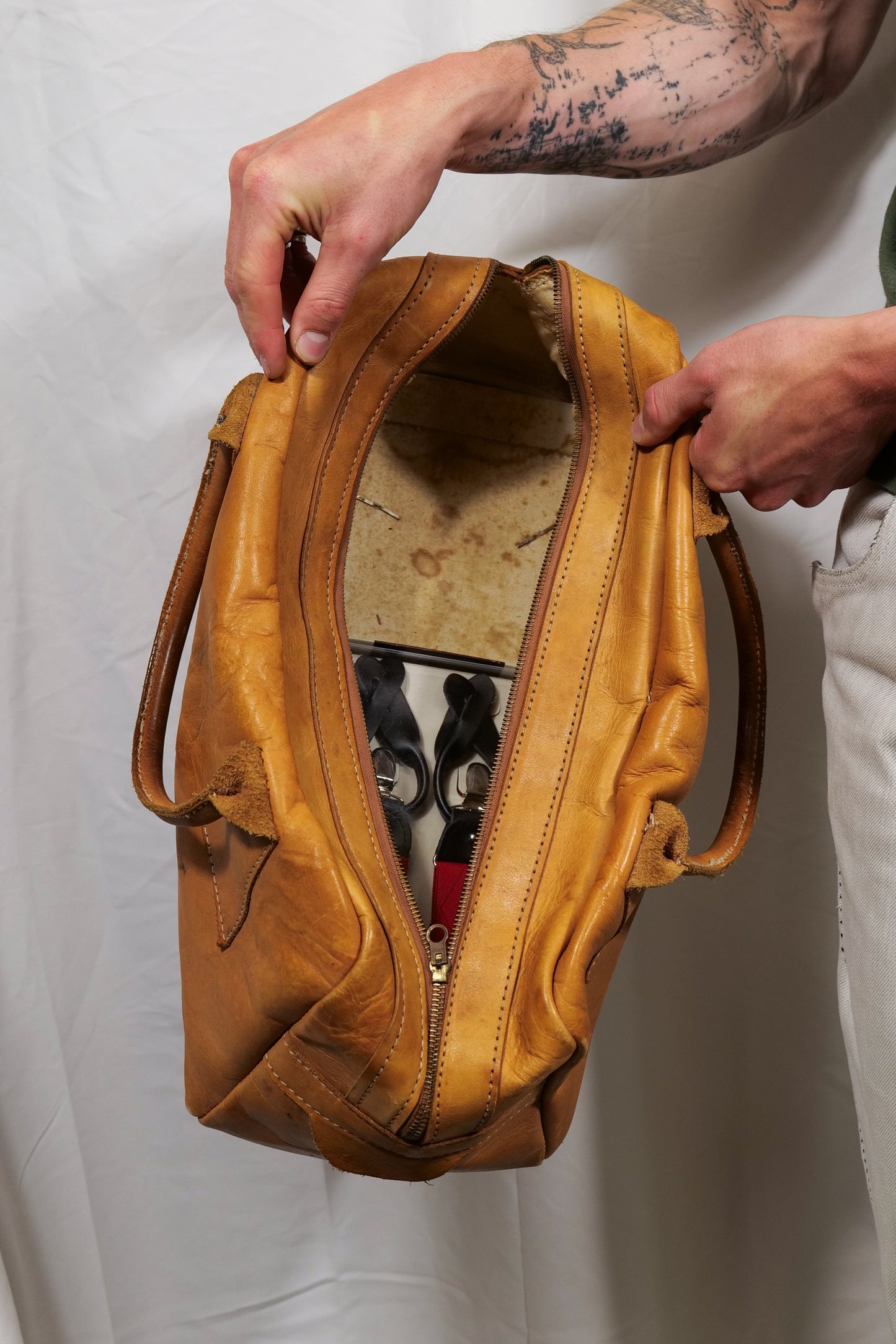 British 1950s 1960s Leather Duffel Bag With Lightning Zipper