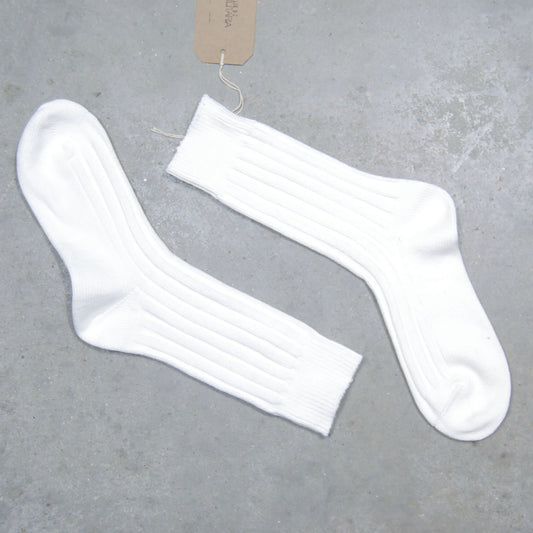 19UJ ESSENTIALS: White Textured Sock (One Pair)