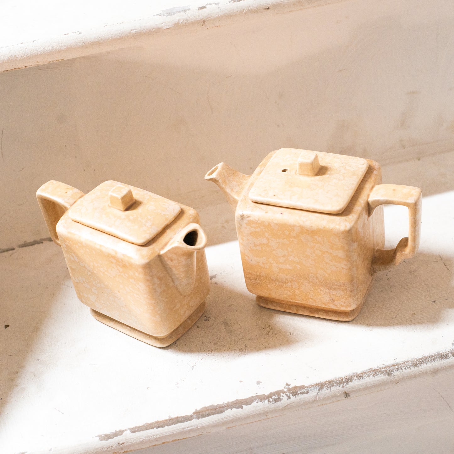 British Art Deco 1930s Twin Tea Pot Set (USEABLE FOR DRINKING USE)