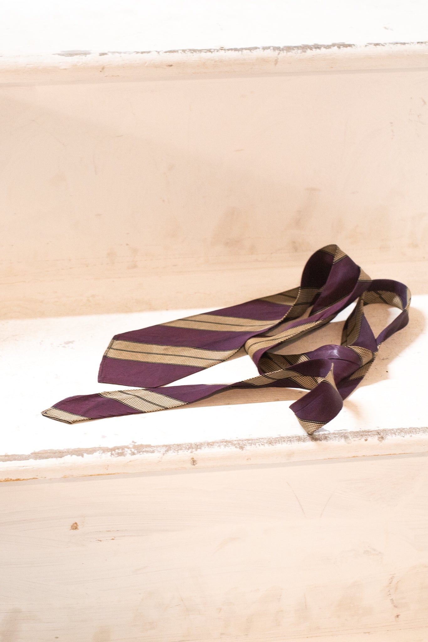 French 1930s Tie Distressed Style