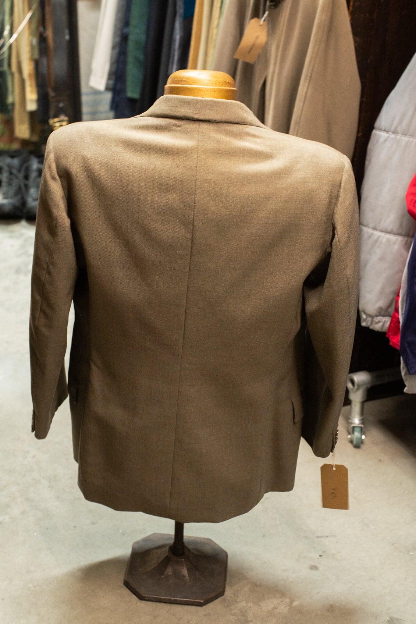 British 1950s Two Piece Triple Hunting Pocket  Barathea Linen Suit