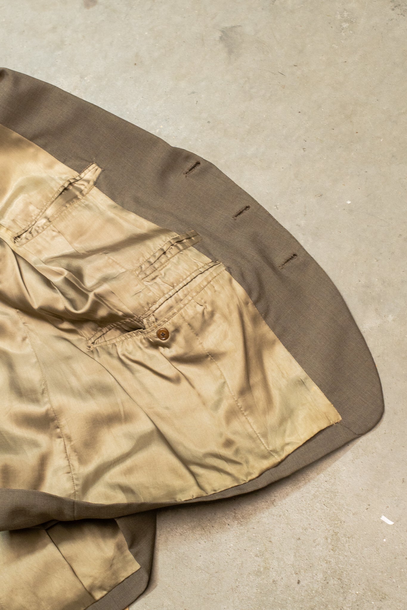 British 1950s Two Piece Triple Hunting Pocket  Barathea Linen Suit