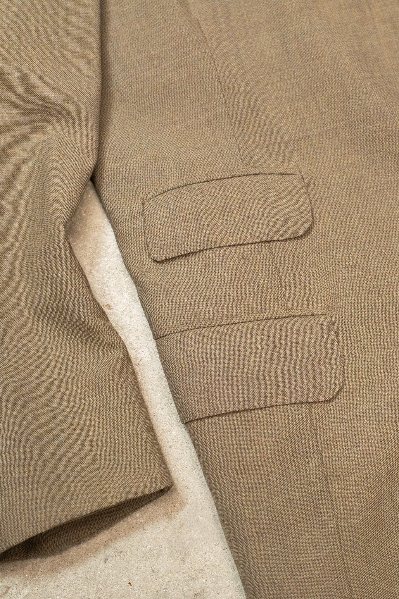 British 1950s Two Piece Triple Hunting Pocket  Barathea Linen Suit