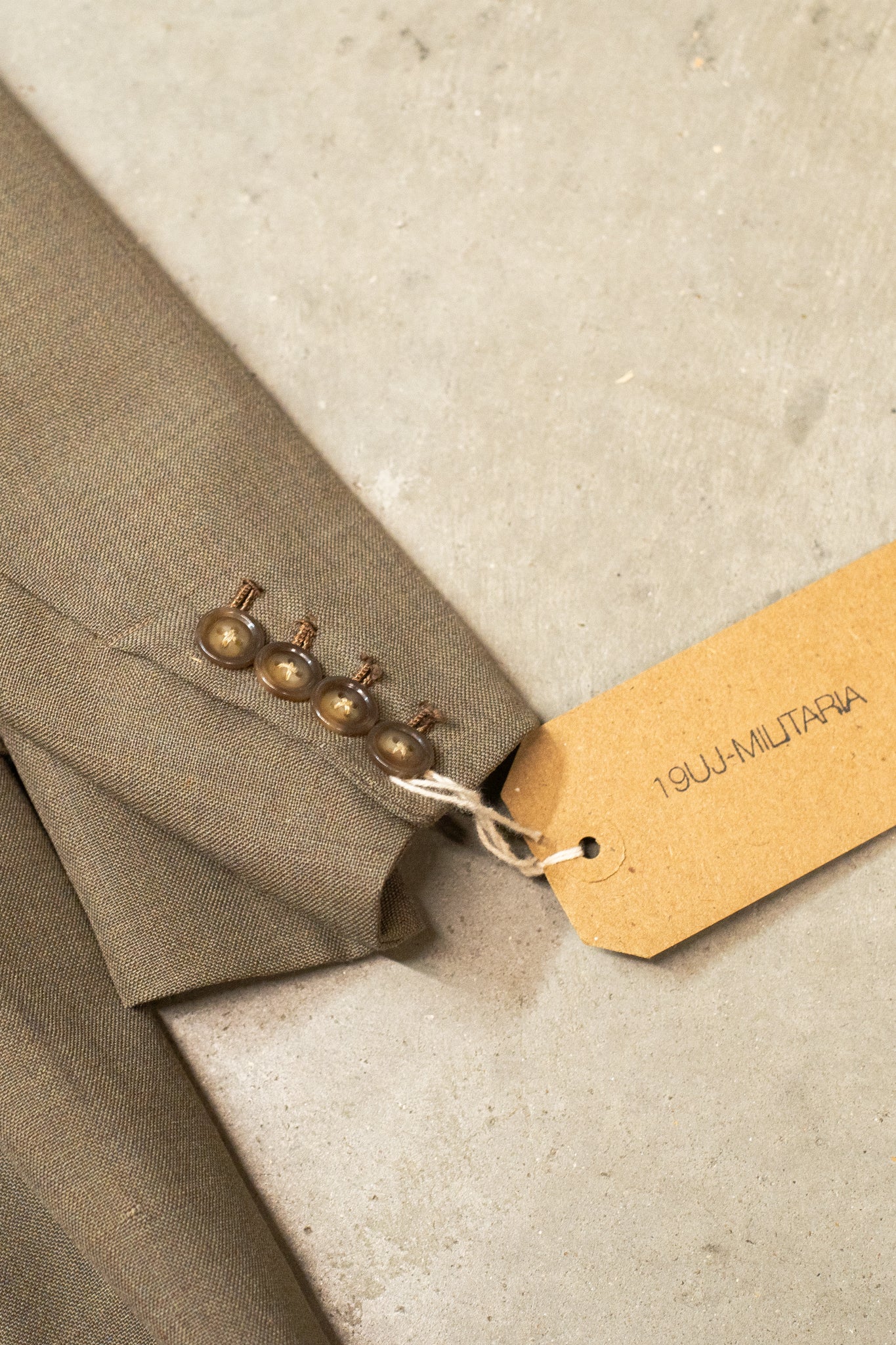 British 1950s Two Piece Triple Hunting Pocket  Barathea Linen Suit