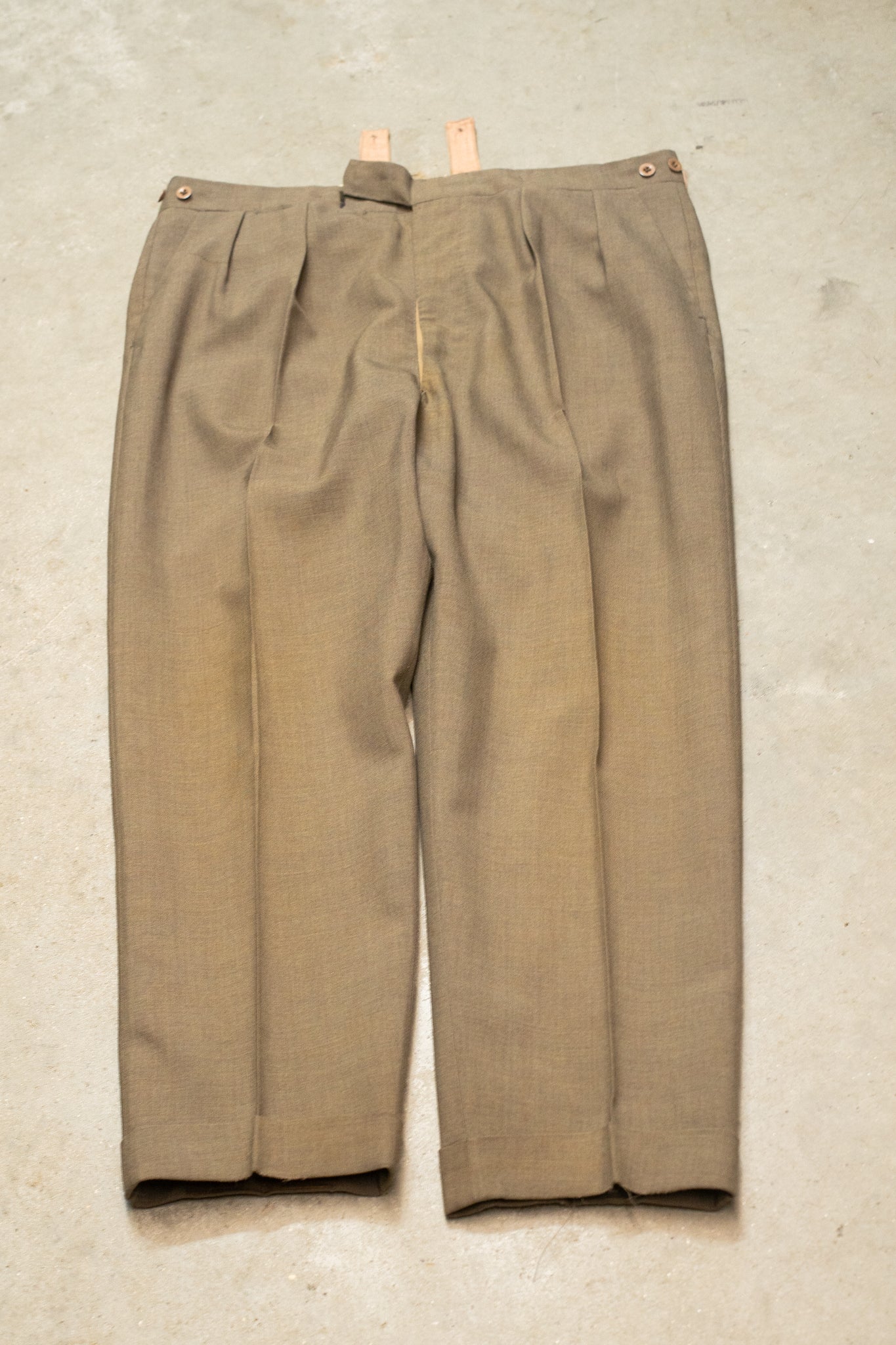 British 1950s Two Piece Triple Hunting Pocket  Barathea Linen Suit