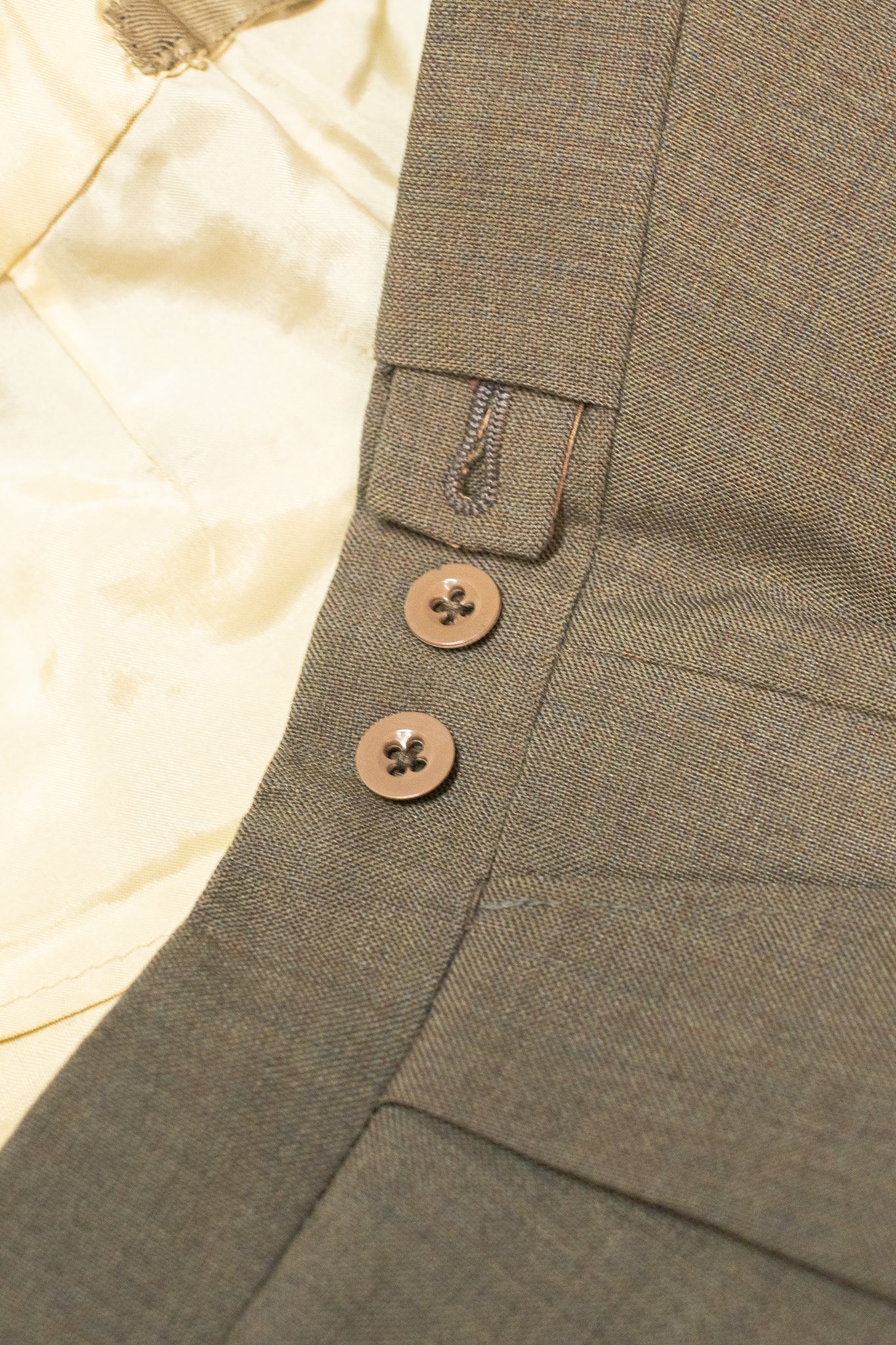 British 1950s Two Piece Triple Hunting Pocket  Barathea Linen Suit