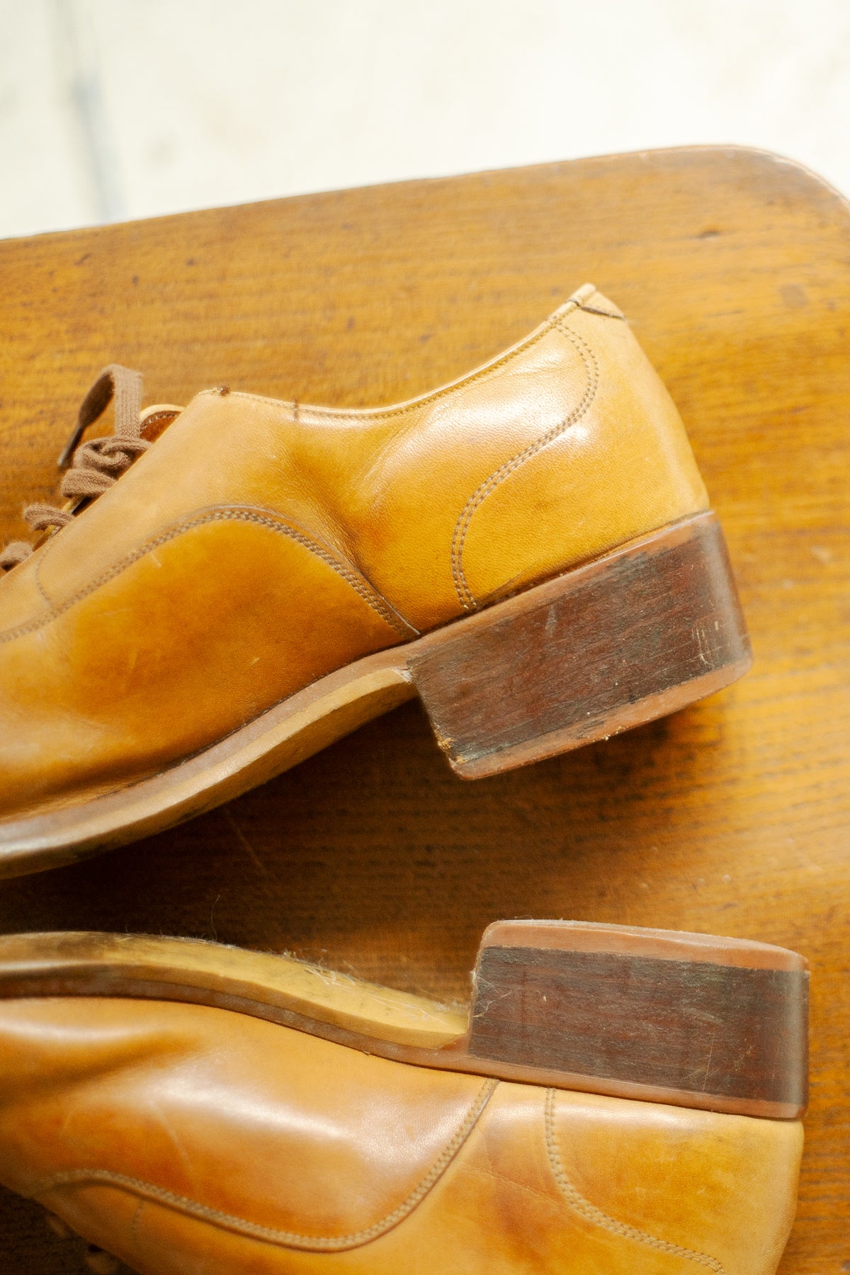 Vintage 1970s Cuban Heel Pointy Oxford Shoes EU42