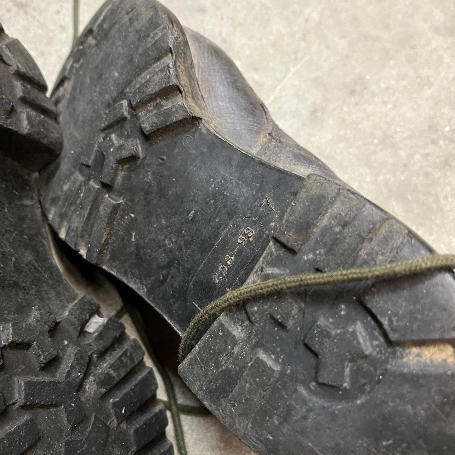 1980s 1990s British Army Boots – 19UJMILITARIA