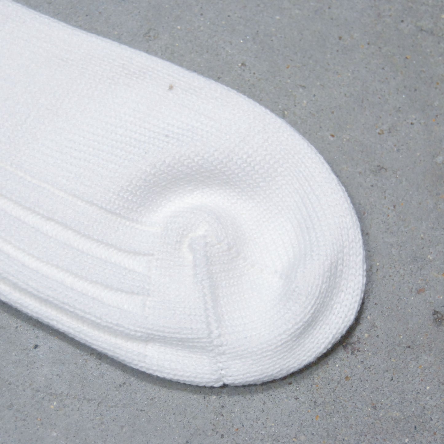 19UJ ESSENTIALS: White Textured Sock (One Pair)